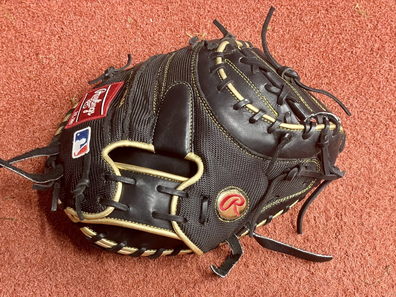 Gameday 57 Series Jeremy Peña Heart of the Hide Glove