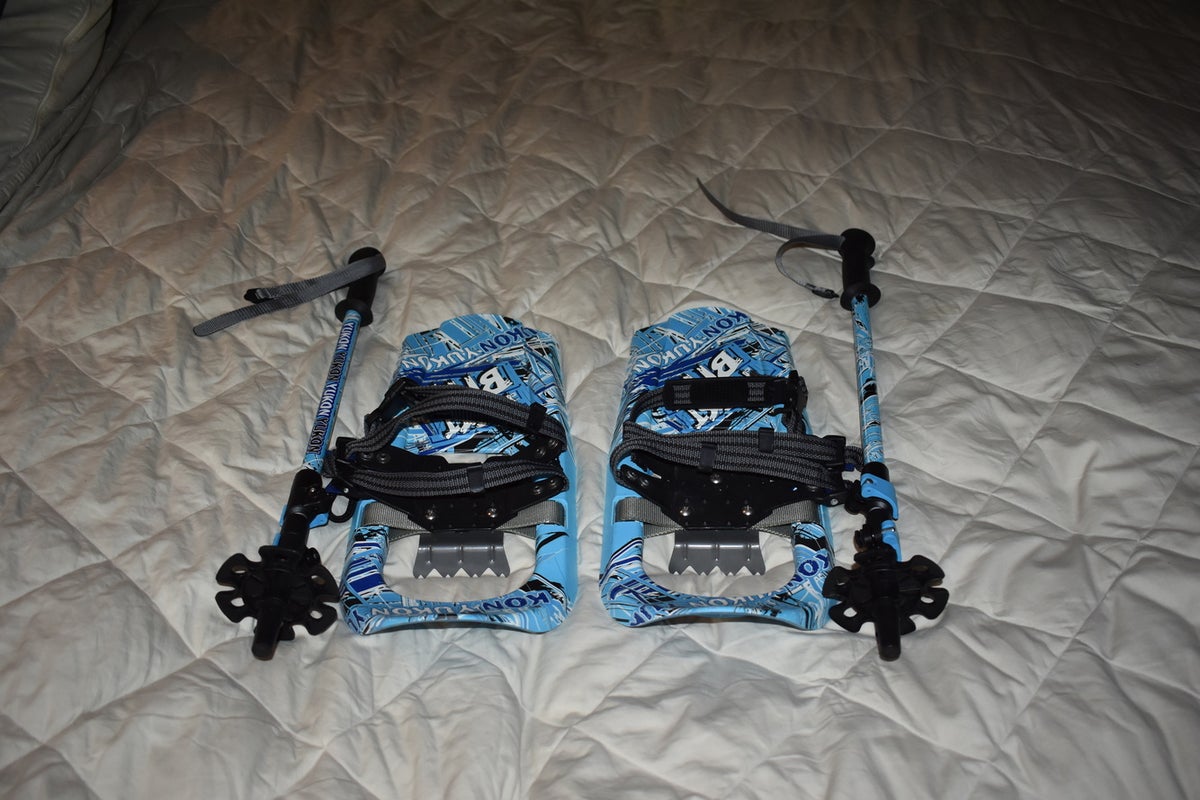 NEW - Yukon Frost Bite Snowshoes and Poles Set