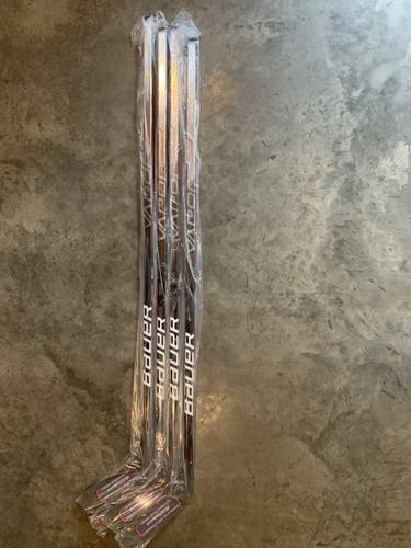 Senior Right Handed Vapor Hyperlite Hockey Stick