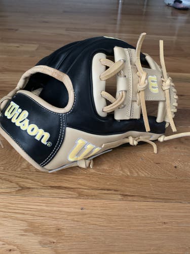 Black High School/College Infield 11.5" A2000 Baseball Glove