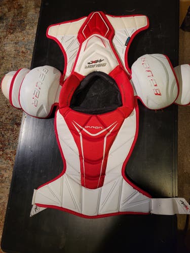 Used Senior Small Bauer Vapor APX2 Shoulder Pads