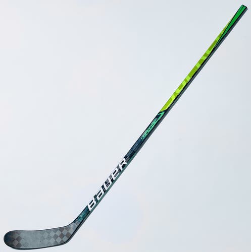 Bauer Supreme Ultrasonic Hockey Stick-RH-70 Flex-P28M-Stick' Em Grip W/ Full Tactile
