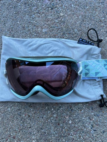 Used Unisex Smith Virtue Ski Goggles Medium