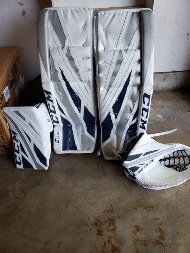 White/Silver/Navy Used Senior 34"+1 CCM Regular Extreme flex 4.5 Goalie Full Set