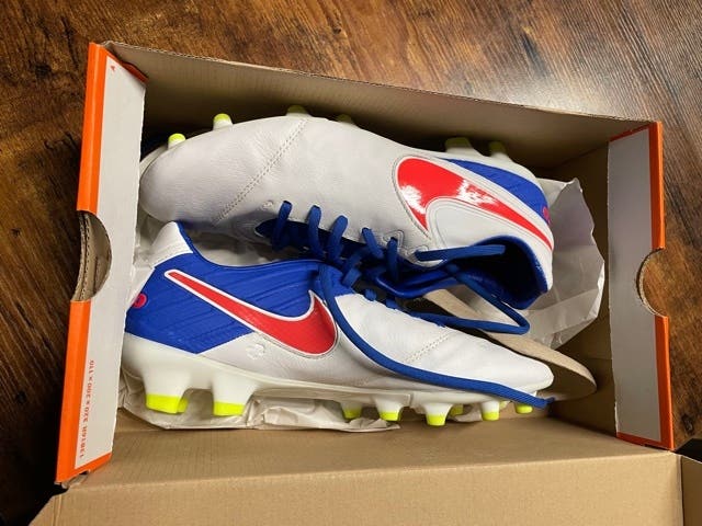 New Women's 10 Nike Tiempo Legacy II FG Cleats