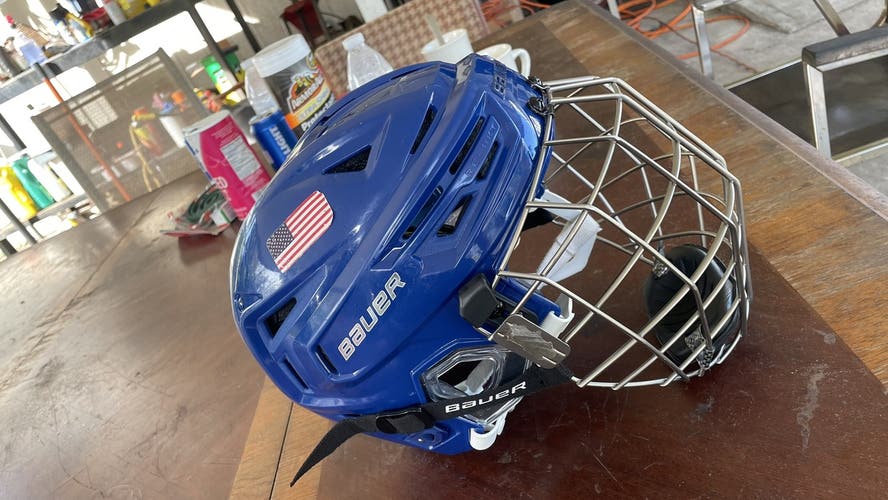 Blue Used Medium Bauer  Re-Akt 150 Helmet