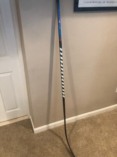New Senior Warrior Right Handed Fantom QRE Hockey Stick Mid Pattern
