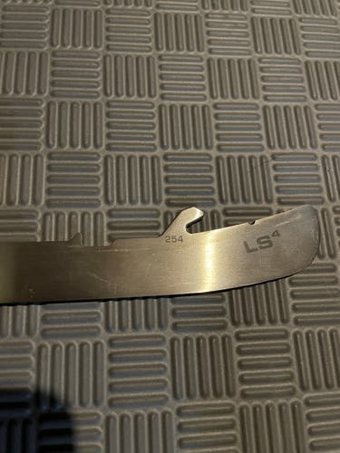 Bauer Tuuk LS4 Runner Size 6 254mm Hockey Skate Steel