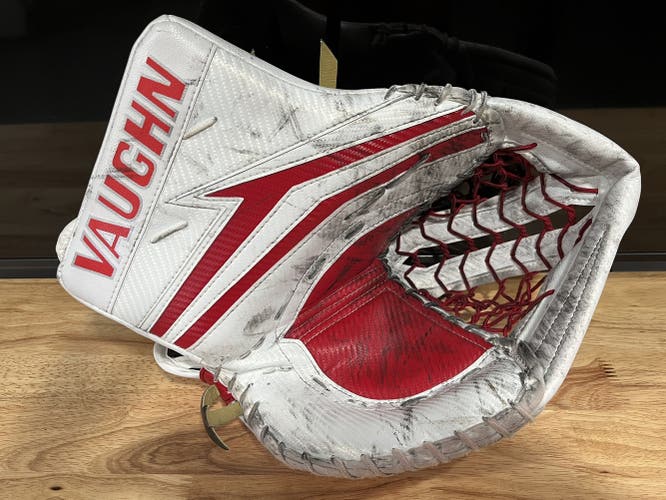 White/red Vaughn Game Ready Pro Stock V9 Pro Carbon Set