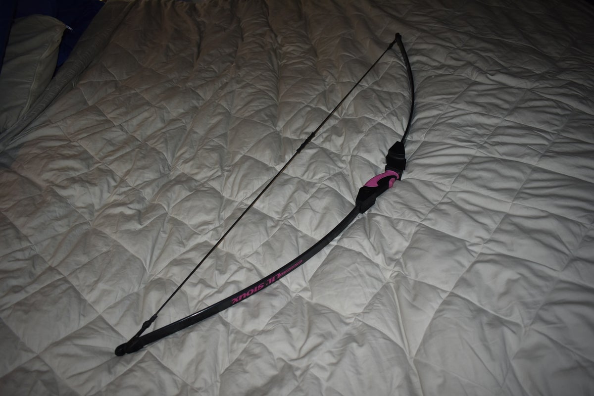 Barnett Lil' Sioux Archery Bow, Black/Pink