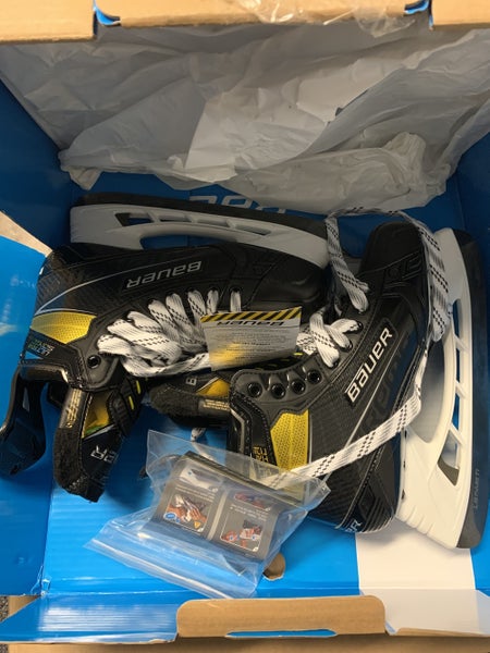 New Bauer Regular Width Size 8.5 Supreme UltraSonic Hockey Skates