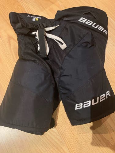 Black Junior Large Bauer  Supreme 2S Hockey Pants