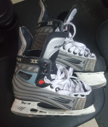 Junior Used Bauer Vapor Hockey Skates Extra Wide Width Size 3.5