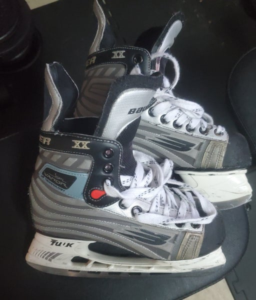 Junior Used Bauer Vapor Hockey Skates Extra Wide Width Size 3.5
