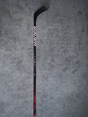 Senior Right Handed Toe Pattern Nexus 2N Pro Hockey Stick