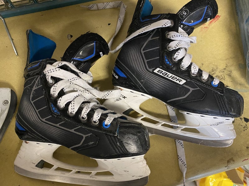 Used Junior Bauer Nexus 7000 Hockey Skates Wide Width Size 5.5
