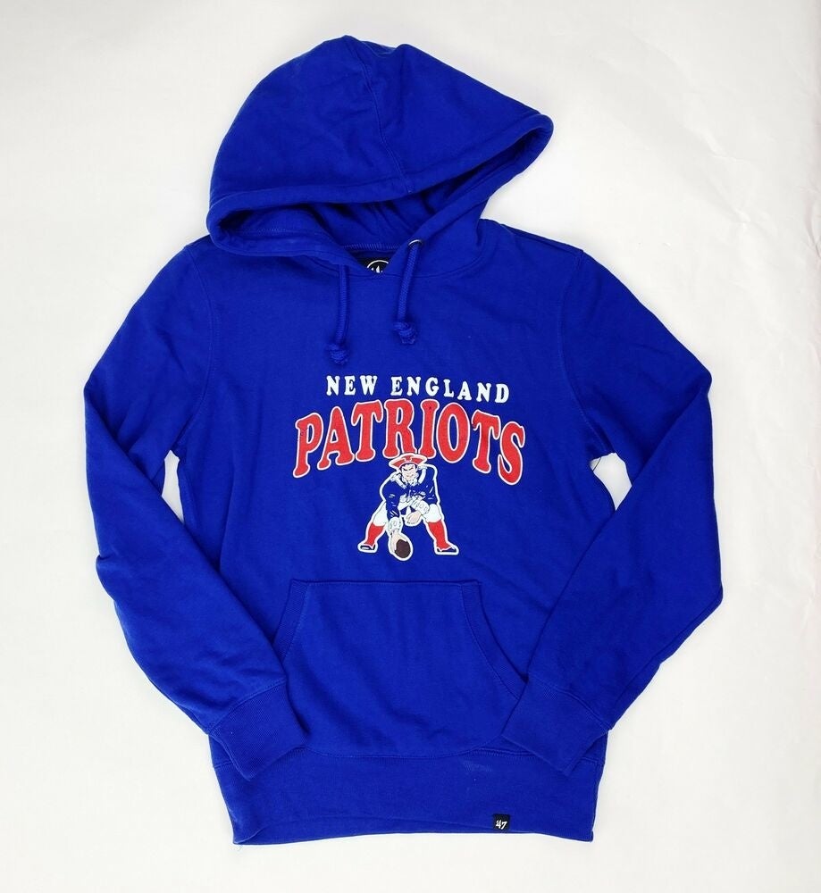 Fanatics Branded Women's Fanatics Branded Heathered Royal New England  Patriots Sport Resort Vintage Arc Cropped Raw Edge - Pullover Hoodie