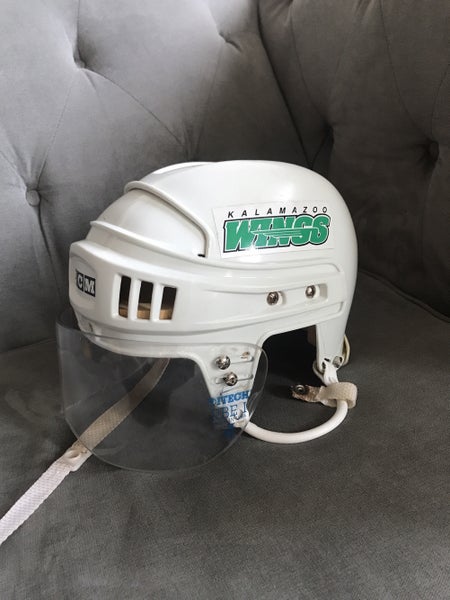 L/XL Hockey Helmet with visor