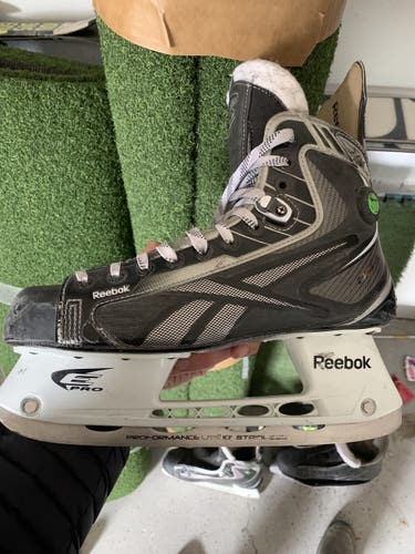 Senior Reebok Wide Width  Size 11 17k Hockey Skates