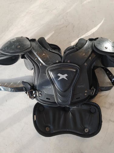 Used Youth Medium Xenith Flyte Shoulder Pads with Back Plate
