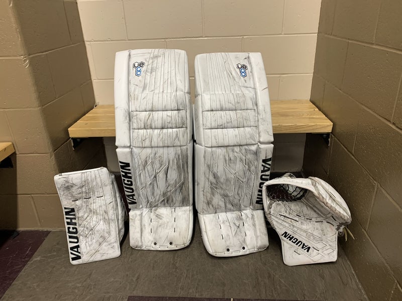White Used 33" Regular Ve8 Pro Carbon Goalie Full Set