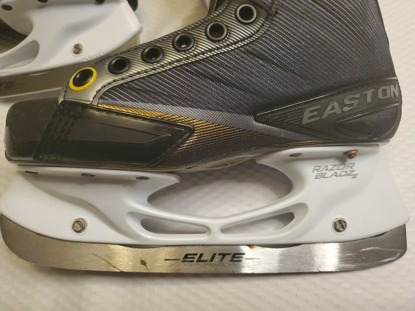 POSSIBLY NEW EASTON SE 6 ICE HOCKEY SKATES SIZE 3 D,HIGH END