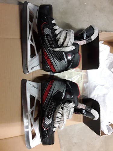 Junior Used Bauer Vapor X2.7 Hockey Goalie Skates Regular Width Size 2