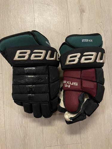 Senior Bauer 15" Pro Stock Nexus 1N Gloves Arizona Coyotes Derek Stepan