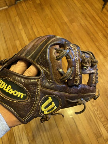 Brown Used Kid Pitch (9YO-13YO) Wilson Right Hand Throw Infield A800 Baseball Glove 11.5"