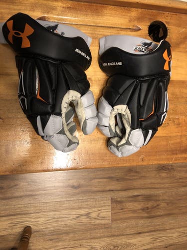 Black Used Under Armour 13" Lacrosse Gloves