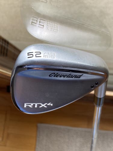 Cleveland RH RTX 4 Wedge 52 /10 S400 Shaft w/ Lamkin TS1 Midsize Grip