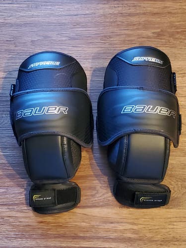 (Barely) Used Bauer Supreme S18 Senior Goalie Knee Guardsds