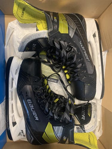 Senior Bauer Regular Width  Size 10.5 Supreme 3S Hockey Skates