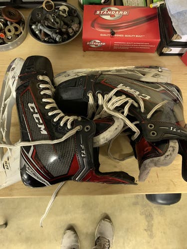 Senior CCM Regular Width  Size 8.5 JetSpeed FT1 Hockey Skates
