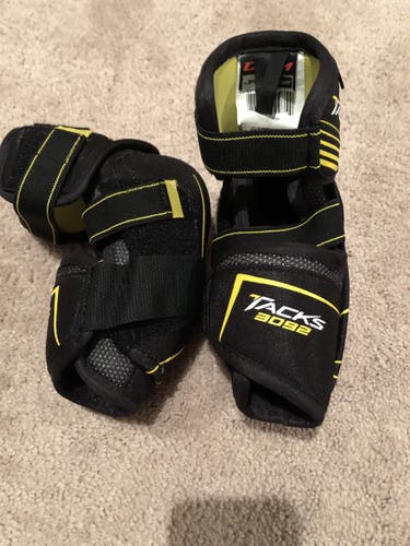 Used Medium CCM Tacks Elbow Pads