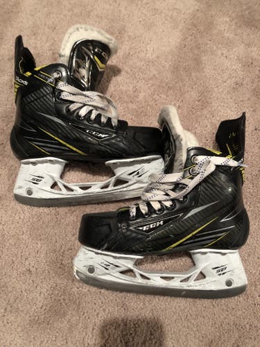 New CCM Regular Width Size 2 Tacks vector Hockey Skates