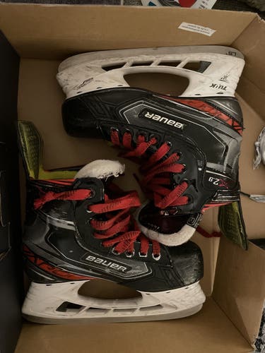 Youth Bauer Extra Wide Width Size 3 Vapor X2.9 Hockey Skates