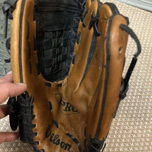 Wilson A2498 Baseball Glove 12 Inch Right Handed Thrower Black/Brown Flex back