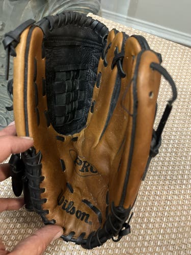 Wilson A2498 Baseball Glove 12 Inch Right Handed Thrower Black/Brown Flex back