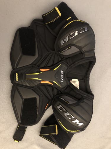 Junior Large CCM Tacks 9080 Shoulder Pads