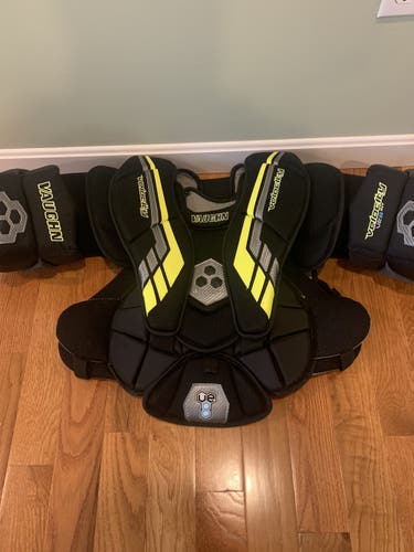 Used Medium Vaughn Velocity VE8 Int Goalie Chest Protector