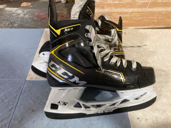 Senior CCM Regular Width Size 8 As3 Hockey Skates