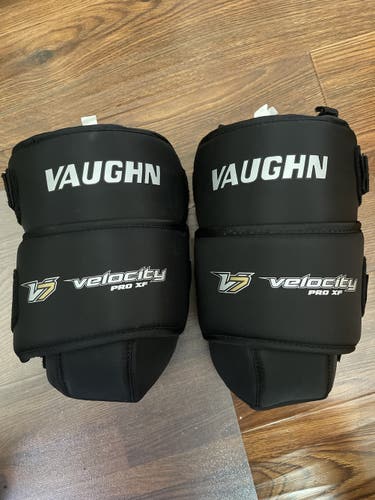 Vaughn V7 Pro XF knee pads