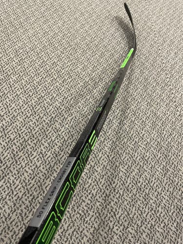 CCM Trigger 5 Pro 50 Flex P29 curve right hand stick