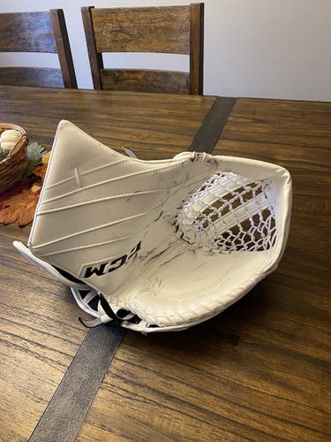 CCM Pro Eflex 5 goalie catch glove 580