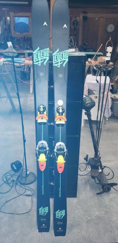 Used Women's 2019 Powder Skis With Bindings Max Din 14