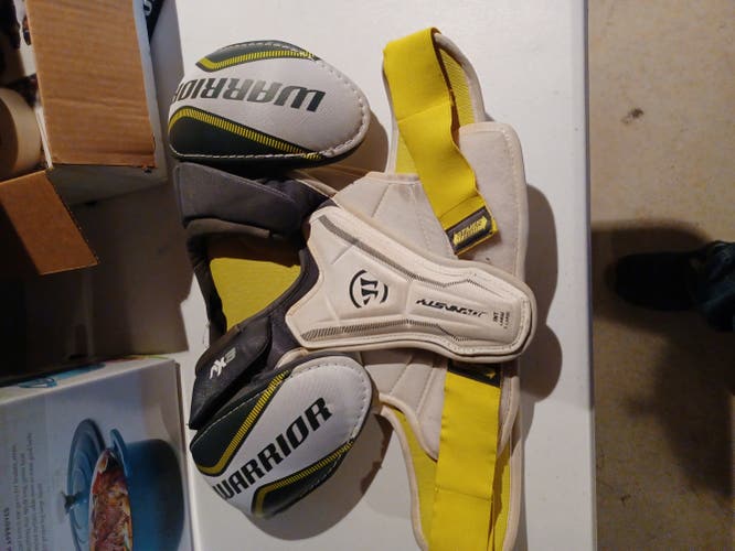Used Senior Medium Warrior Dynasty AX2 Shoulder Pads
