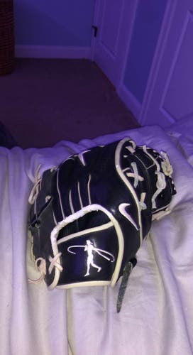 Black High School/College Infield 11.5" Swingman Baseball Glove