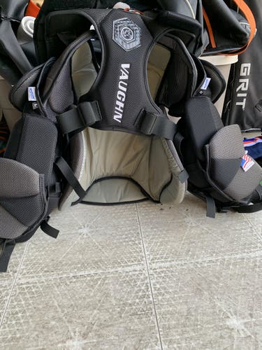 Senior Small Vaughn Velocity V9 Pro Goalie Chest Protector