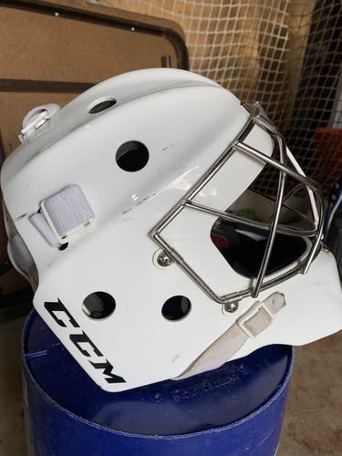 White Used Senior CCM 9000 Goalie Mask Certified, Cat Eye Cage Silver